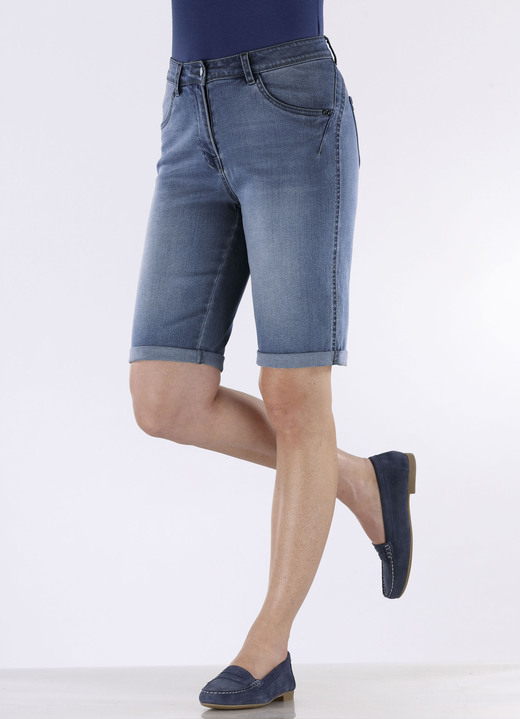 Hosen - Bermudas mit Push-up-Effekt, in Größe 034 bis 052, in Farbe HELLBLAU Ansicht 15