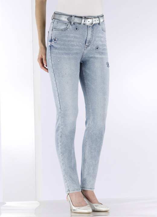 Hosen - Jeans mit Strasszier und glänzenden Blütenmotiven Ansicht 3 Hosen - Jeans mit Strasszier und glänzenden Blütenmotiven, in Größe 017 bis 050, in Farbe HELLBLAU Ansicht 3