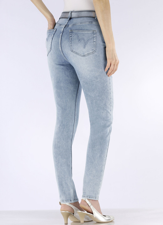 Hosen - Jeans mit Strasszier und glänzenden Blütenmotiven Ansicht 4 Hosen - Jeans mit Strasszier und glänzenden Blütenmotiven, in Größe 017 bis 050, in Farbe HELLBLAU Ansicht 4