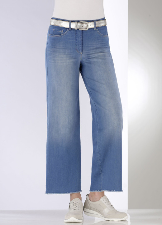 Hosen mit Knopf- und Reißverschluss - Jeans mit modischer Beinweite, in Größe 018 bis 052, in Farbe JEANSBLAU Ansicht 3
