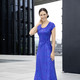 Abendmode - Kleid mit raffinierter Knotenoptik – Farbe LILA-ROYALBLAU – Ansicht 1 Abendmode - Kleid mit raffinierter Knotenoptik, in Größe 036 bis 054, in Farbe LILA-ROYALBLAU – Farbe LILA-ROYALBLAU – Ansicht 1