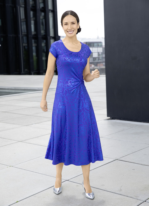 Abendmode - Kleid mit raffinierter Knotenoptik Ansicht 2 Abendmode - Kleid mit raffinierter Knotenoptik, in Größe 036 bis 054, in Farbe LILA-ROYALBLAU Ansicht 2