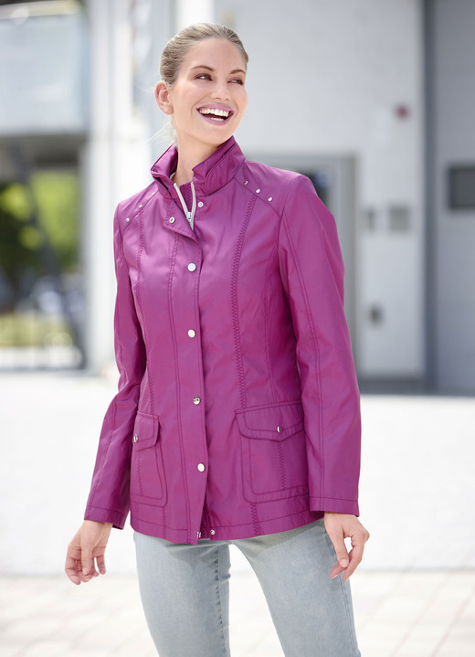 Kurz - Jacke mit Ziernieten an der Schulterpartie Kurz - Jacke mit Ziernieten an der Schulterpartie, in Größe 036 bis 052, in Farbe FUCHSIA