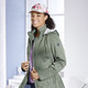 Kurz - Jacke mit Schub- und Reißverschlusstaschen – Farbe OLIV – Ansicht 1 Kurz - Jacke mit Schub- und Reißverschlusstaschen, in Größe 019 bis 054, in Farbe NAVY – Farbe OLIV – Ansicht 1