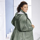 Kurz - Jacke mit Schub- und Reißverschlusstaschen – Farbe OLIV – Ansicht 3 Kurz - Jacke mit Schub- und Reißverschlusstaschen, in Größe 019 bis 054, in Farbe NAVY – Farbe OLIV – Ansicht 3