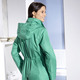 Kurz - Funktionsjacke mit abnehmbarer Kapuze – Farbe SMARAGDGRÜN – Ansicht 3 Kurz - Funktionsjacke mit abnehmbarer Kapuze, in Größe 036 bis 054, in Farbe SCHWARZ – Farbe SMARAGDGRÜN – Ansicht 3