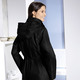 Kurz - Funktionsjacke mit abnehmbarer Kapuze – Farbe SCHWARZ Kurz - Funktionsjacke mit abnehmbarer Kapuze, in Größe 036 bis 054, in Farbe SCHWARZ