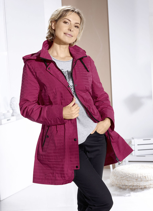 Kurz - Funktionsjacke mit dezentem Streifendessin Ansicht 2 Kurz - Funktionsjacke mit dezentem Streifendessin, in Größe 018 bis 054, in Farbe SAND Ansicht 2