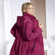 Kurz - Funktionsjacke mit dezentem Streifendessin – Farbe RUBINROT – Ansicht 5 Kurz - Funktionsjacke mit dezentem Streifendessin, in Größe 018 bis 054, in Farbe SAND – Farbe RUBINROT – Ansicht 5