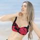 Bikinis - Bikini mit herausnehmbaren Softschalen – Farbe SCHWARZ-ROT – Ansicht 1 Bikinis - Bikini mit herausnehmbaren Softschalen, in Größe 036 bis 050, in Cup D, in Farbe SCHWARZ-ROT – Farbe SCHWARZ-ROT – Ansicht 1