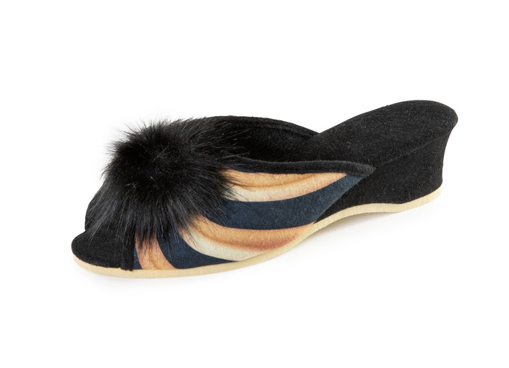 Hausschuhe - ELENA EDEN, schicke Damen-Pantoletten, Weite G, mit Kunstfellpompon, in Größe 036 bis 042, in Farbe ROT Ansicht 5