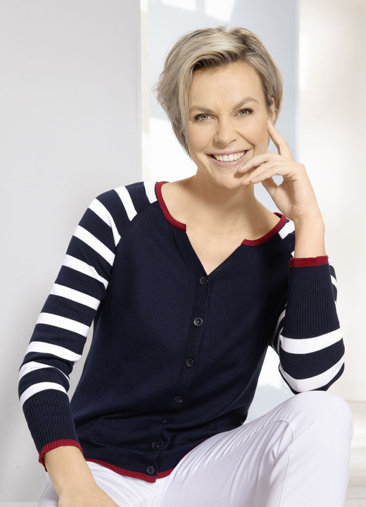 Strickjacken - Strickjacke mit dekorativem Halsausschnitt, in Größe L(44/46) bis XL(48/50), in Farbe MARINE-ROT-WEISS Ansicht 2