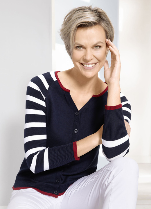 Strickjacken - Strickjacke mit dekorativem Halsausschnitt, in Größe L(44/46) bis XL(48/50), in Farbe MARINE-ROT-WEISS Ansicht 3