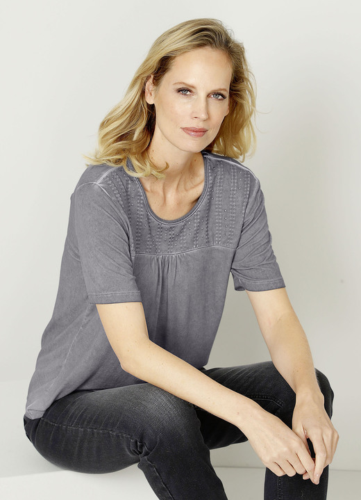 - Shirt mit modischen Nietenzier, in Größe 038 bis 040, in Farbe GRAU Ansicht 2