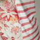 Kurzarm - Shirt mit farbenfrohem Mustermix – Farbe ROT-ECRU – Ansicht 3 Kurzarm - Shirt mit farbenfrohem Mustermix, in Größe 038 bis 050, in Farbe ROT-ECRU – Farbe ROT-ECRU – Ansicht 3