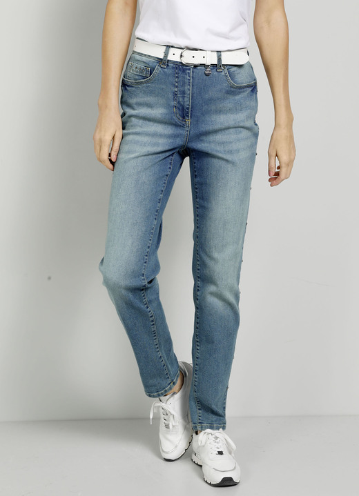 Damenmode - Jeans mit Nieten entlang der Seitennaht, in Größe 019 bis 052, in Farbe HELLBLAU Ansicht 1