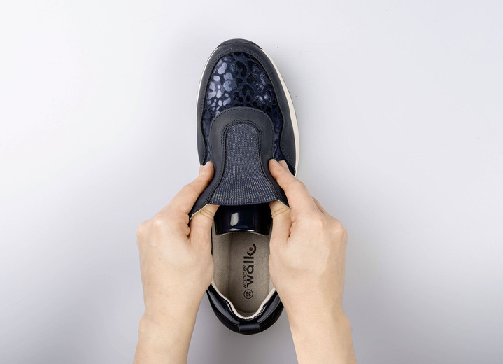Slipper & Schnürschuhe - Modischer Stretch-Sneaker im Leo-Look Ansicht 2 Slipper & Schnürschuhe - Modischer Stretch-Sneaker im Leo-Look, in Größe 036 bis 042, in Farbe BLAU Ansicht 2