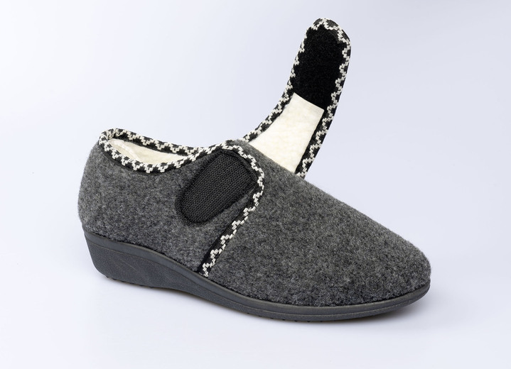 Damenmode - Kuschelige Hausschuhe mit flauschigem Innenfutter, in Größe 036 bis 042, in Farbe GRAU Ansicht 2