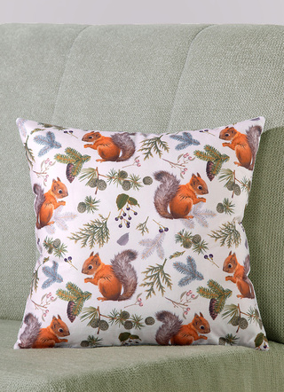 Dekokissen & Hüllen - Herbstlicher Kissenbezug mit Eichhörnchen-Motiv, in Farbe BUNT
