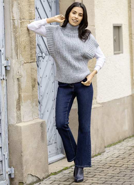 Jeans - Jeans mit leicht ausgestellter Beinweite, in Größe 017 bis 052, in Farbe HELLBLAU Ansicht 9