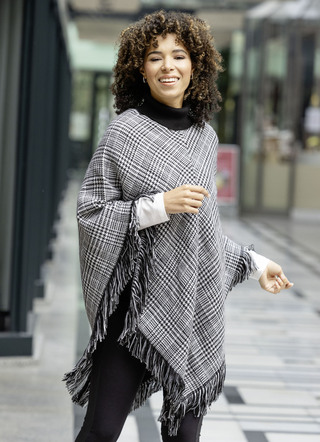 Poncho in weicher Kuschelqualität