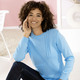 Basics - Pullover mit Strukturmix – Farbe BLEU – Ansicht 1 Basics - Pullover mit Strukturmix, in Größe 038 bis 054, in Farbe ROT – Farbe BLEU – Ansicht 1
