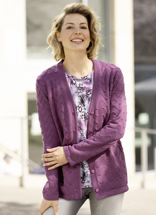 Basics - Strickjacke mit dekorativer Struktur, in Größe 038 bis 054, in Farbe MAUVE Ansicht 5