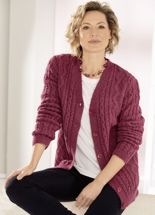 Basics - Strickjacke in sehr flauschiger Qualität Ansicht 4 Basics - Strickjacke in sehr flauschiger Qualität, in Größe L(44/46) bis XXL(52/54), in Farbe BEERE MELIERT Ansicht 4