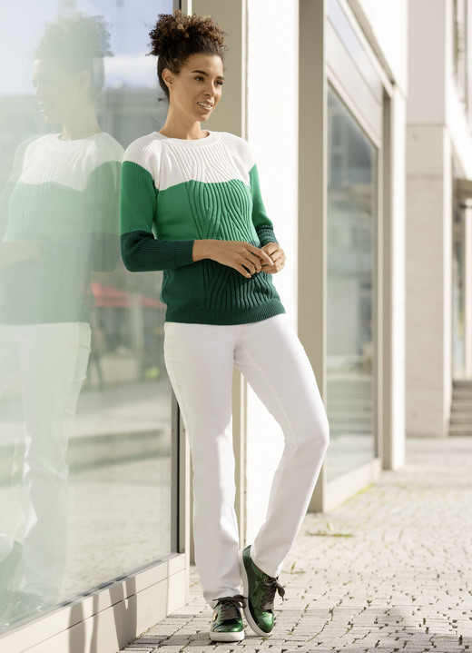 Hosen - Figurformende Jeans, in Größe 017 bis 052, in Farbe DUNKELBLAU Ansicht 10