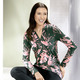 Langarm - Poloshirt mit kurzer Zierknopfleiste – Farbe GRÜN-ROSÉ – Ansicht 1 Langarm - Poloshirt mit kurzer Zierknopfleiste, in Größe 036 bis 054, in Farbe GRÜN-ROSÉ – Farbe GRÜN-ROSÉ – Ansicht 1