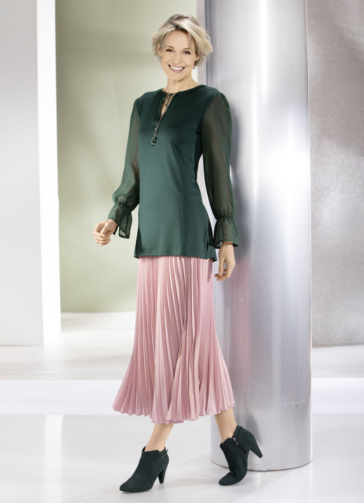 Langarm - Shirt mit ausgefallener Ausschnittverarbeitung in 2 Farben, in Größe 036 bis 052, in Farbe SCHWARZ Ansicht 6