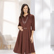 Kurzarm - Kleid mit Gürtel  – Farbe BRAUN – Ansicht 2 Kurzarm - Kleid mit Gürtel , in Größe 036 bis 052, in Farbe BRAUN – Farbe BRAUN – Ansicht 2