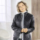 Kurz - Jacke mit Rautenstepp – Farbe SCHWARZ – Ansicht 1 Kurz - Jacke mit Rautenstepp, in Größe 038 bis 054, in Farbe KOBALTBLAU – Farbe SCHWARZ – Ansicht 1