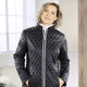Kurz - Jacke mit Rautenstepp – Farbe SCHWARZ – Ansicht 2 Kurz - Jacke mit Rautenstepp, in Größe 038 bis 054, in Farbe KOBALTBLAU – Farbe SCHWARZ – Ansicht 2