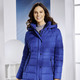 Kurz - Funktionsjacke mit abnehmbarer Kapuze – Farbe INDIGOBLAU – Ansicht 1 Kurz - Funktionsjacke mit abnehmbarer Kapuze, in Größe 018 bis 052, in Farbe ROT – Farbe INDIGOBLAU – Ansicht 1