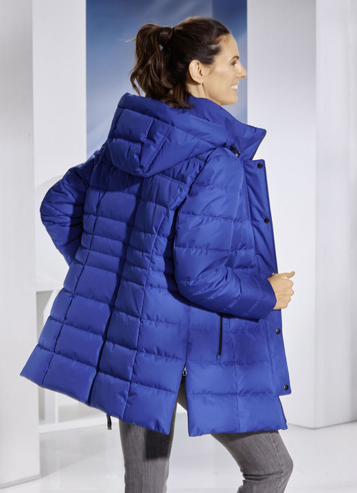 Kurz - Funktionsjacke mit abnehmbarer Kapuze, in Größe 018 bis 052, in Farbe INDIGOBLAU Ansicht 2