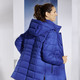 Kurz - Funktionsjacke mit abnehmbarer Kapuze – Farbe INDIGOBLAU – Ansicht 2 Kurz - Funktionsjacke mit abnehmbarer Kapuze, in Größe 018 bis 052, in Farbe ROT – Farbe INDIGOBLAU – Ansicht 2