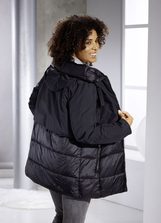 Kurz - Funktionsjacke in angesagtem Materialmix Ansicht 3 Kurz - Funktionsjacke in angesagtem Materialmix, in Größe 034 bis 052, in Farbe SCHWARZ Ansicht 3