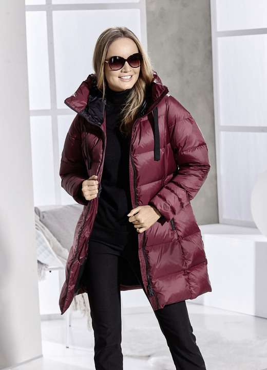 Daunenmäntel - Daunen-Kurzmantel mit fester Kapuze, in Größe 034 bis 052, in Farbe CHAMPAGNER Ansicht 3