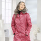Winterjacken - Longjacke mit umschlagbaren Ärmeln in Kontrast – Farbe KORALLE – Ansicht 1 Winterjacken - Longjacke mit umschlagbaren Ärmeln in Kontrast, in Größe 018 bis 052, in Farbe KORALLE – Farbe KORALLE – Ansicht 1