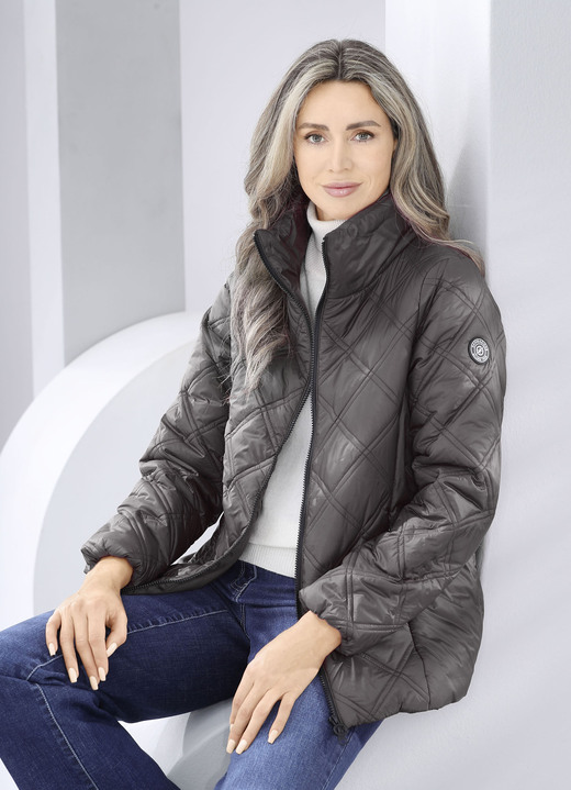 Winterjacken - Jacke mit Reißverschlusstaschen, in Größe 036 bis 052, in Farbe AZALEE Ansicht 3