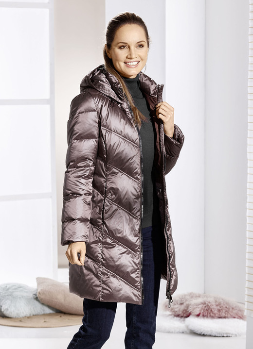 Wintermäntel - Kurzmantel mit fester Kapuze, in Größe 034 bis 052, in Farbe MAUVE Ansicht 2