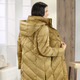 Damenmode - Funktions-Kurzmantel mit abnehmbarer Kapuze – Farbe MESSING – Ansicht 3 Damenmode - Funktions-Kurzmantel mit abnehmbarer Kapuze, in Größe 036 bis 054, in Farbe MESSING – Farbe MESSING – Ansicht 3