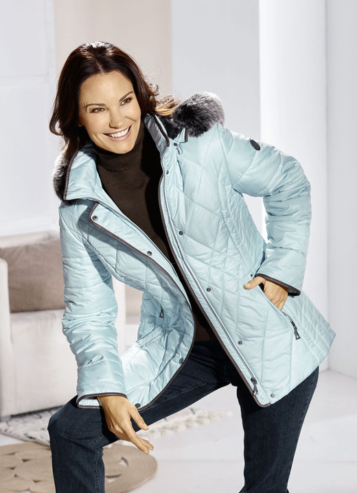 Winterjacken - Jacke mit figurfreundlicher Längssteppung seitlich, in Größe 036 bis 054, in Farbe GLETSCHER Ansicht 2