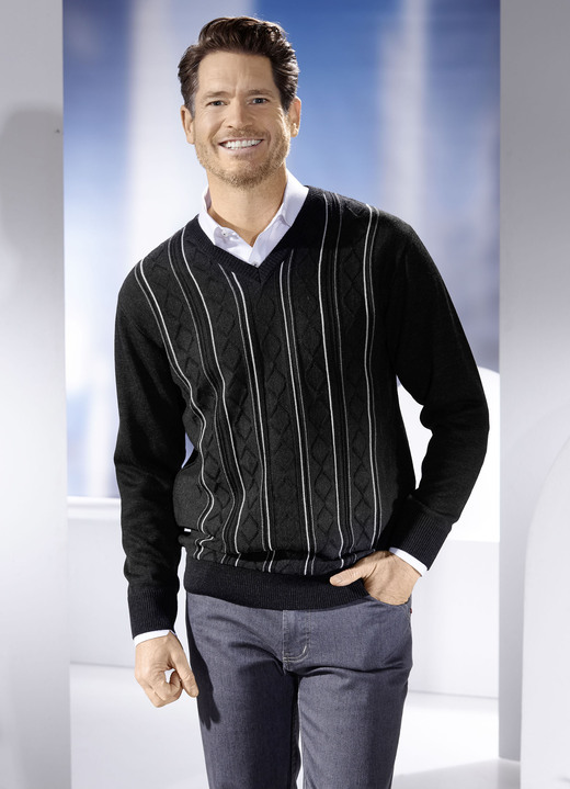 Gemustert - V-Pullover mit Strukturdessin in 3 Farben Ansicht 5 Gemustert - V-Pullover mit Strukturdessin in 3 Farben, in Größe 046 bis 062, in Farbe MARINE Ansicht 5