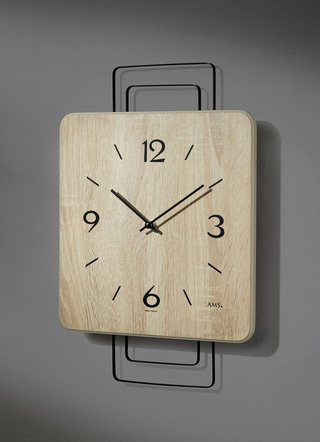 Wanduhr mit Holzgehäuse aus dem Hause AMS