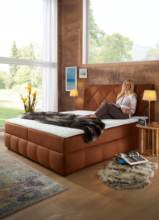 Boxspringbett mit Bettkasten und Topper
