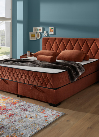 Boxspringbett mit Wendematratze und Bettkasten