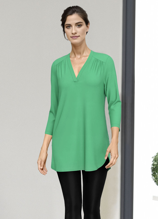 Blusen & Tuniken - Shirt-Tunika mit V-Ausschnitt, in Größe L bis XXL, in Farbe LILA Ansicht 2