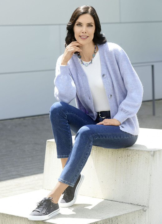 Basics - Strickjacke mit flauschig weichem Griff, in Größe L(44/46) bis XXL(52/54), in Farbe HELLBLAU MELIERT Ansicht 5